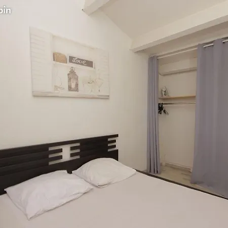 Climatisee 6p Dans Avec Piscine Holiday home *